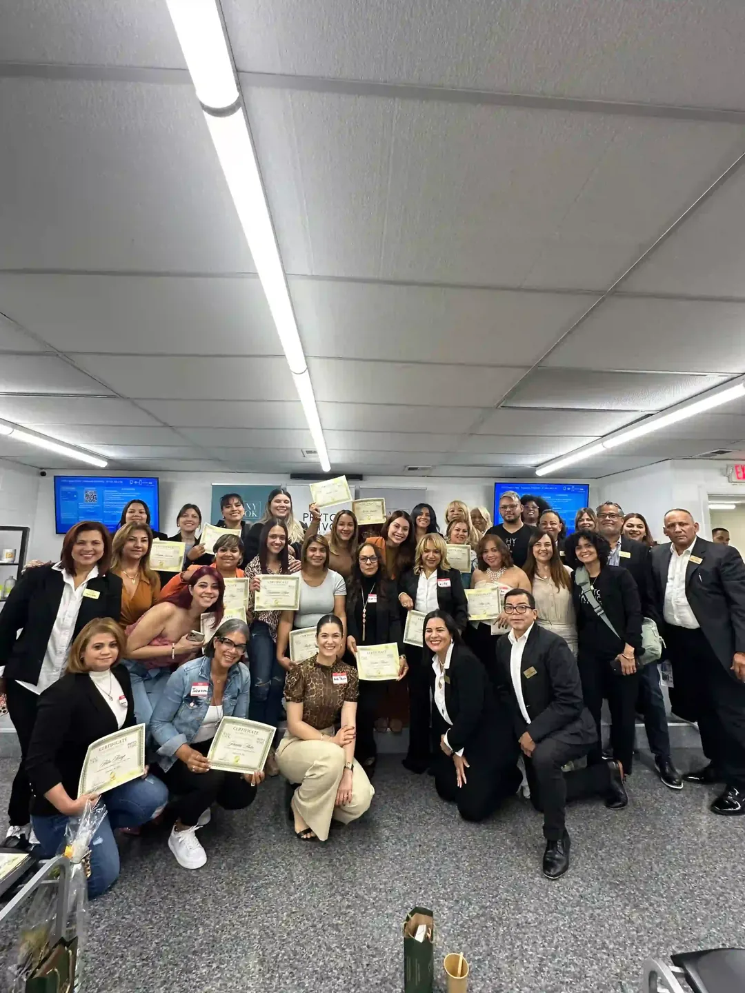 Turma formada com certificados